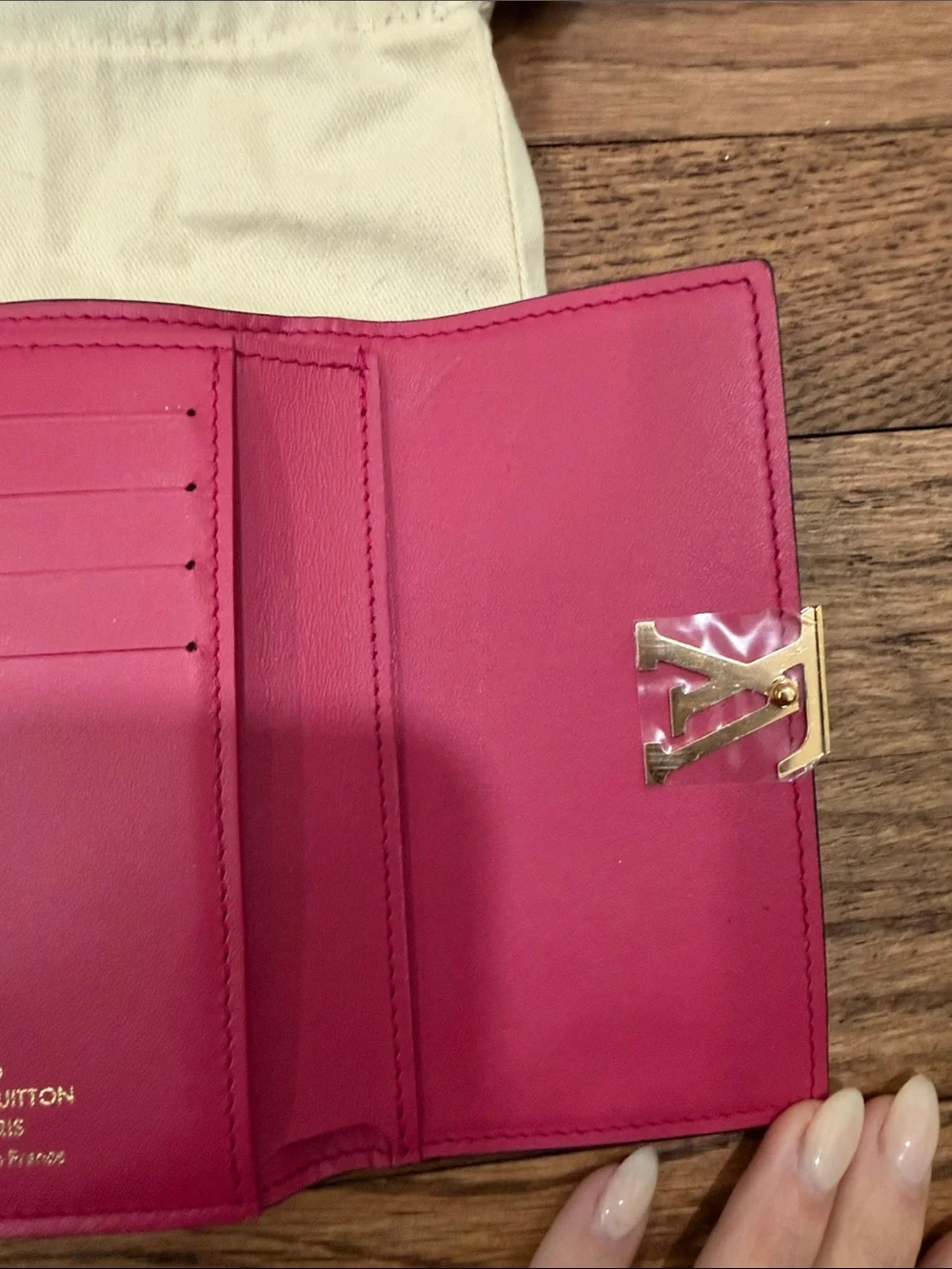 Louis Vuitton Capucines Compact Wallet Black - Picture 2 of 11